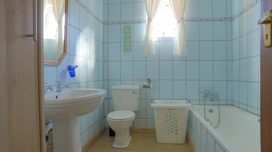 5 Bedroom Property for Sale in Azalea Park North West